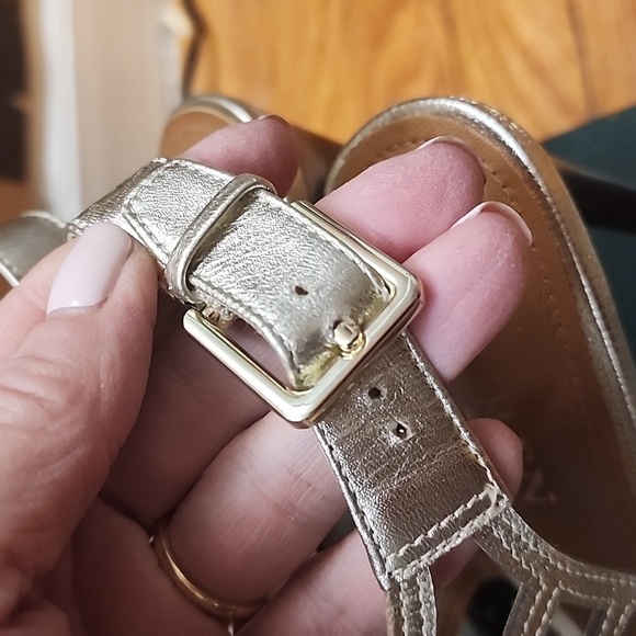Ralph Lauren metallic strapy sandals.  Size 9 - Picture 4 of 9